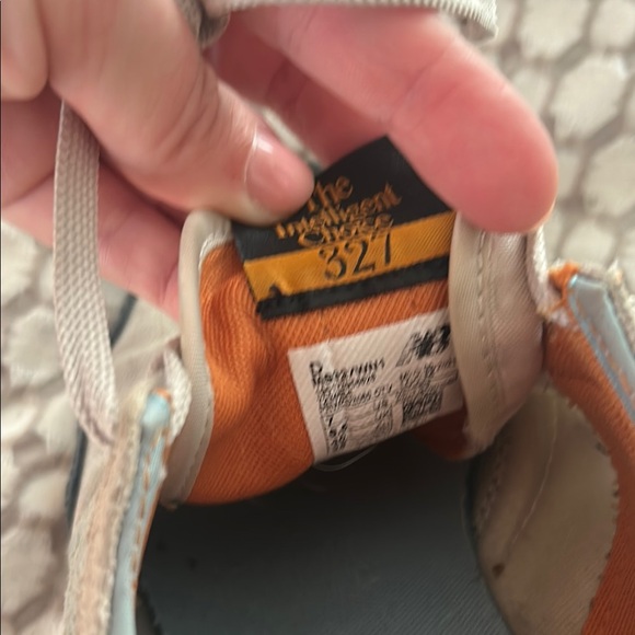 New Balance 327 mens/women Sneakers - Picture 3 of 7